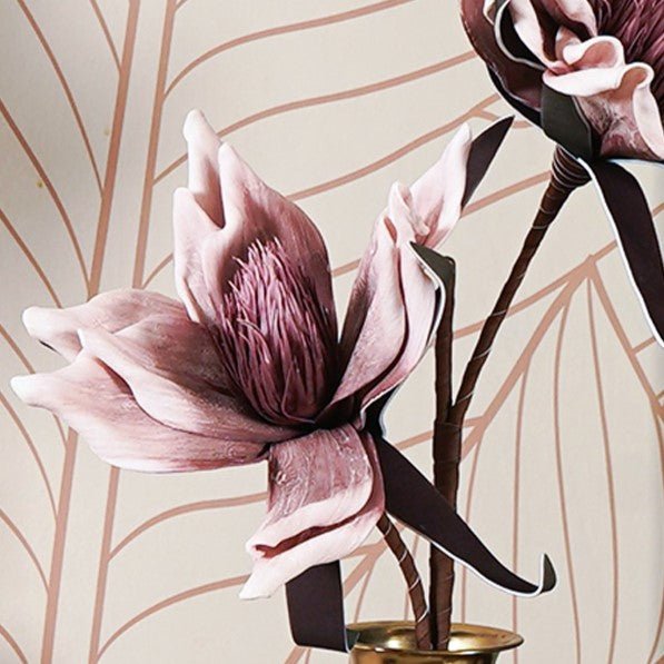 Amaryllis Whisper - The Artment
