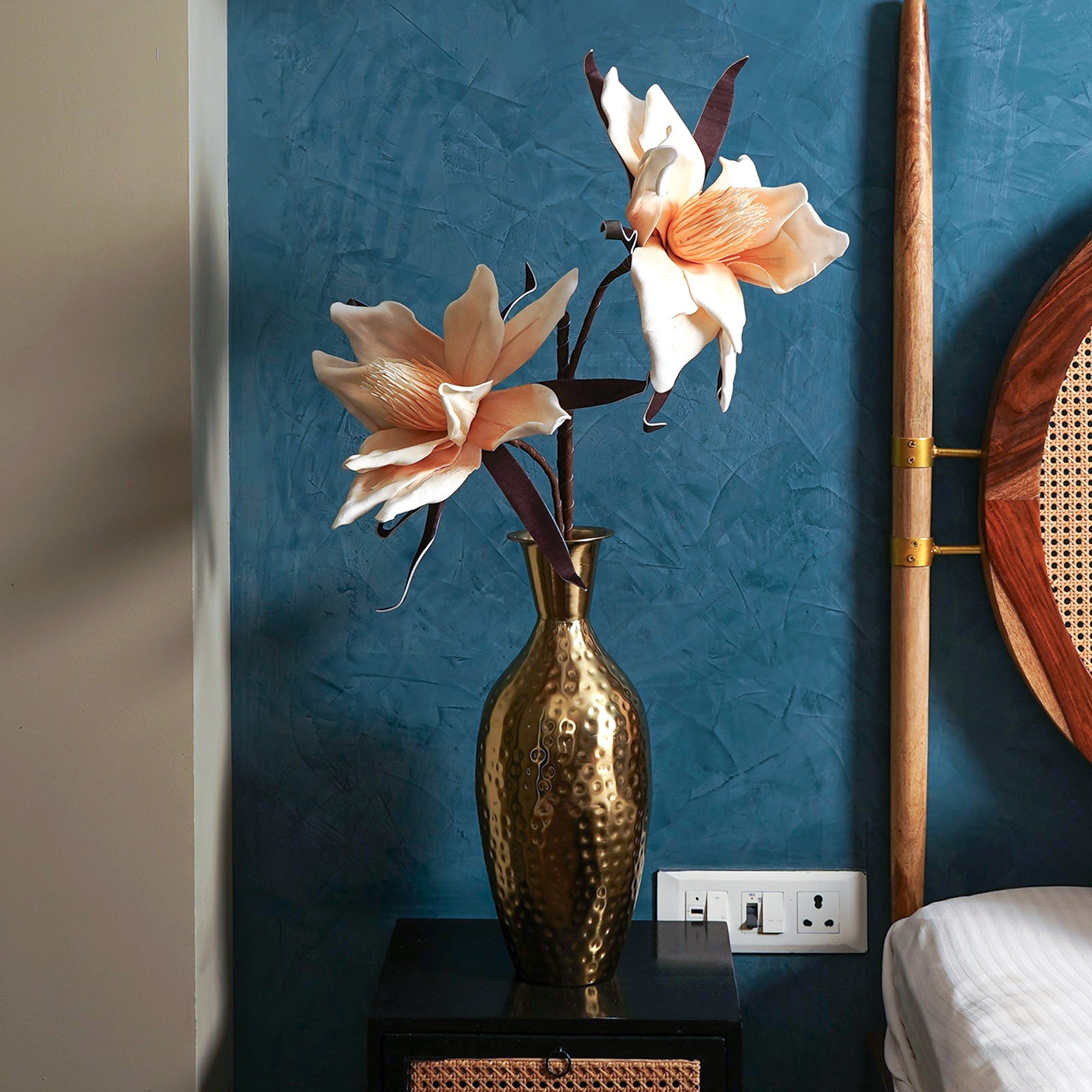 Amaryllis Whisper - The Artment