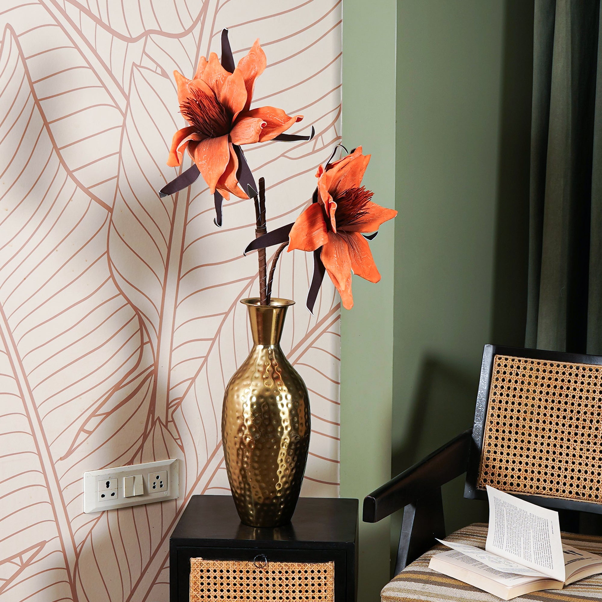 Amaryllis Whisper - The Artment