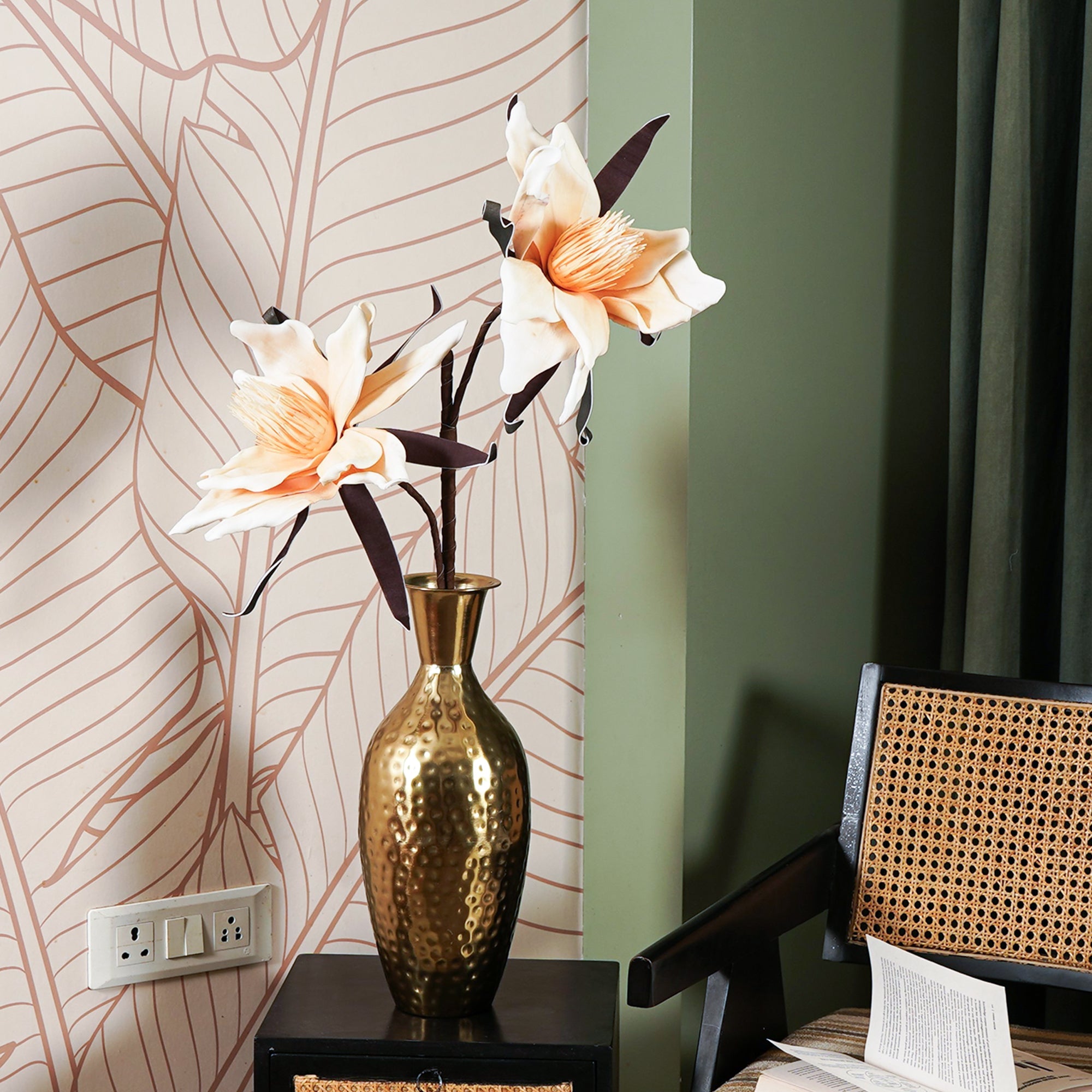 Amaryllis Whisper - The Artment