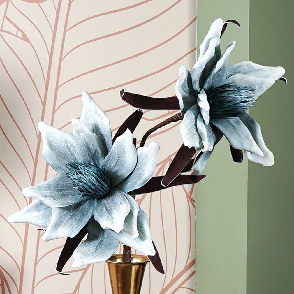 Amaryllis Whisper - The Artment
