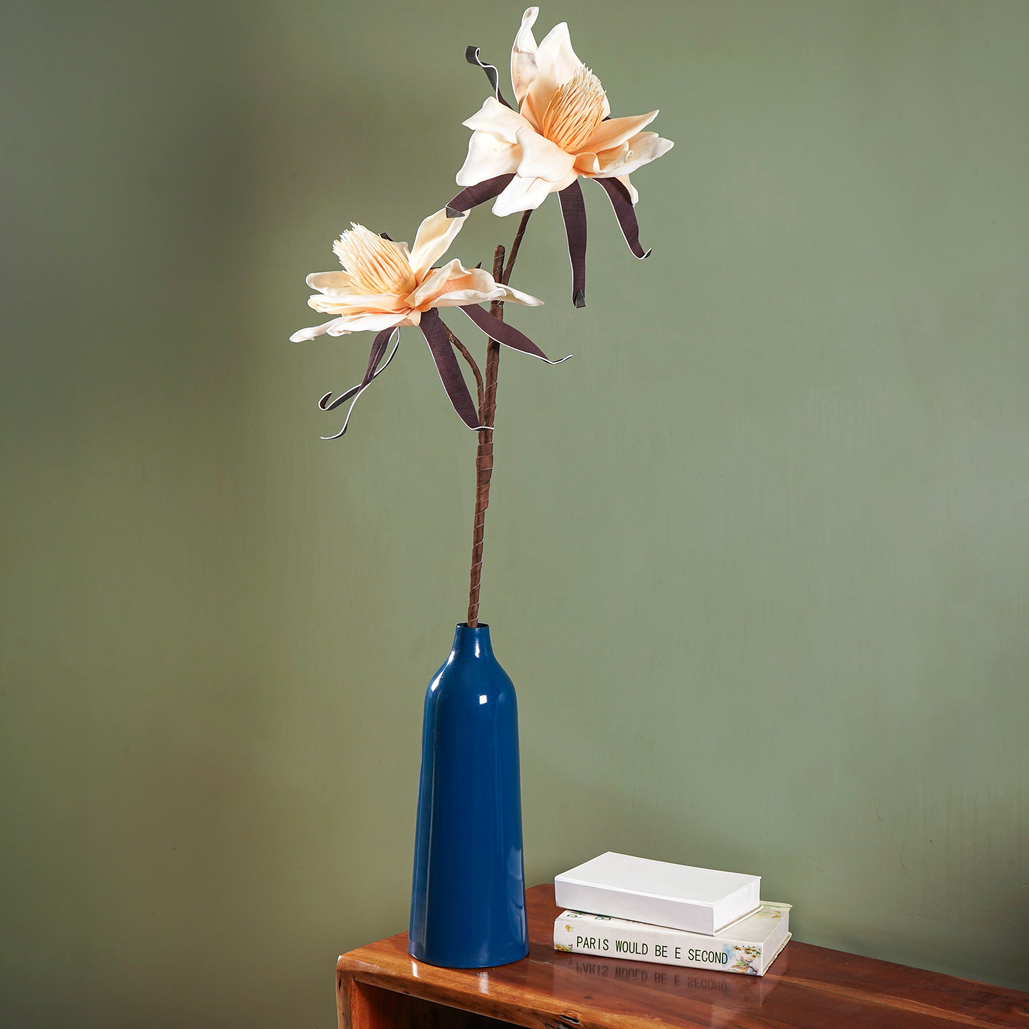 Amaryllis Whisper - The Artment