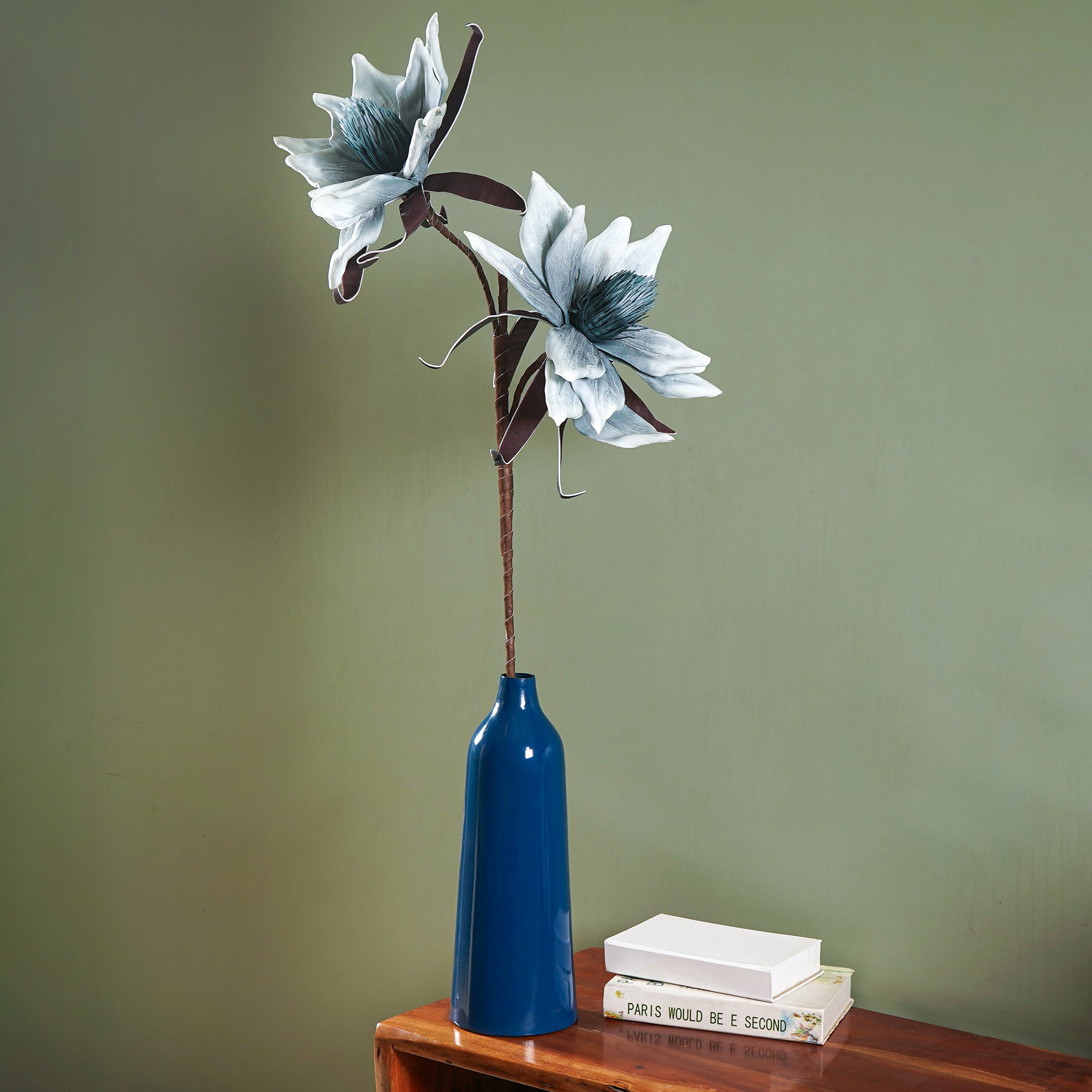 Amaryllis Whisper - The Artment